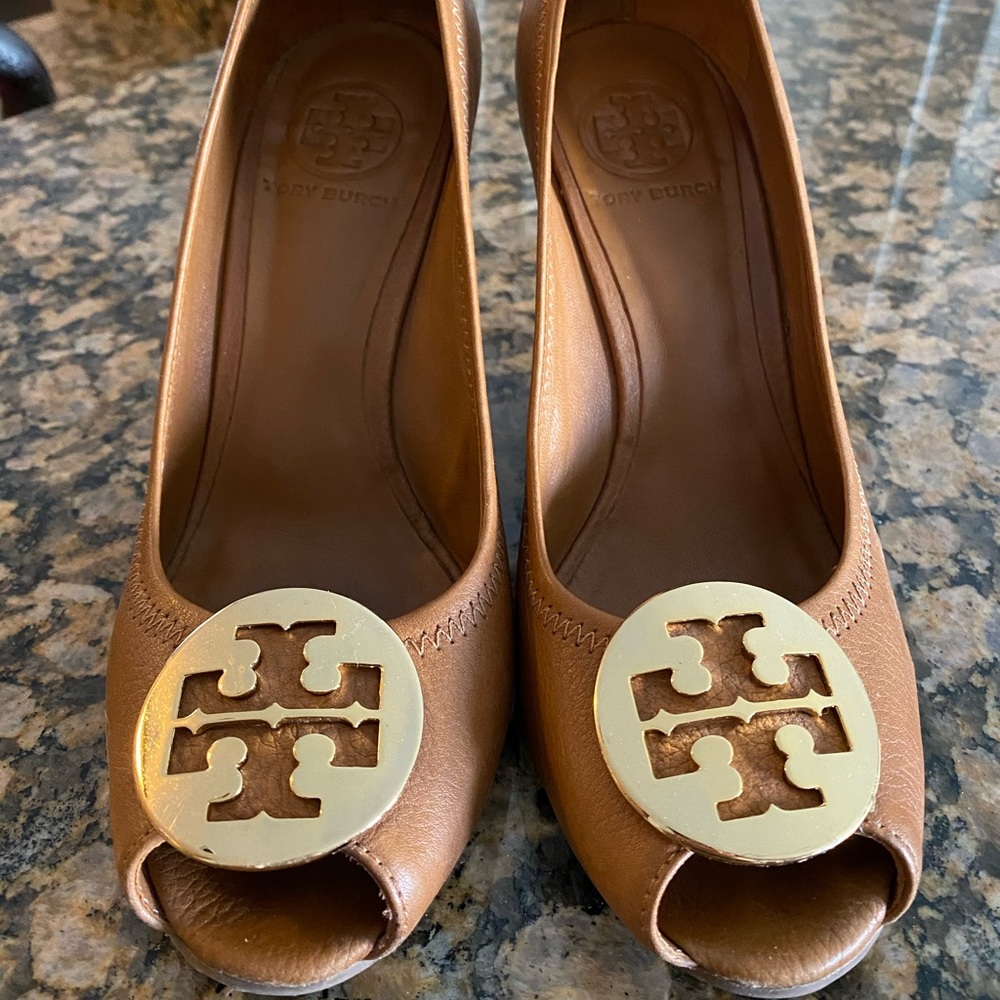 Beautiful Tory Burch wedge heals. Like new!